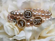 braccialetti di perle con le iniziali